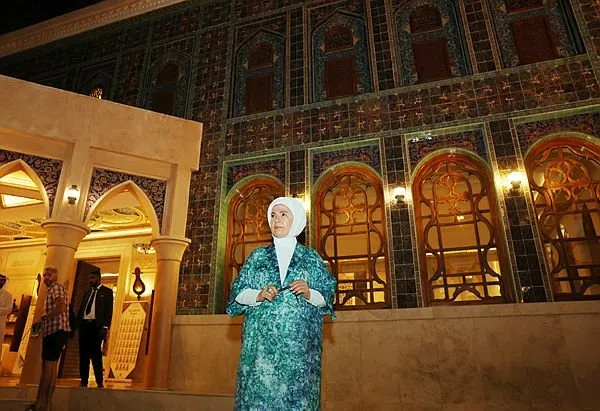 Başkan Erdoğan’ın eşi Emine Erdoğan Katar’da İslam Eserleri Müzesi’ni ziyaret etti