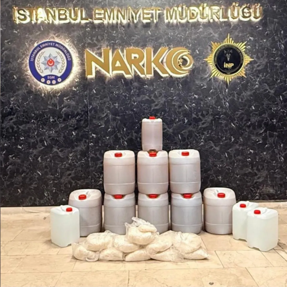İstanbul'da 898 kilo 550 gram uyuşturucu ele geçirildi, 8 gözaltı