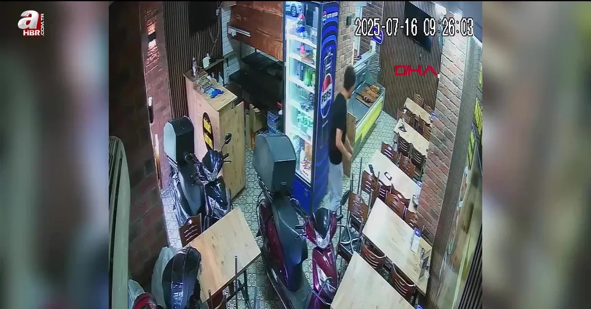 Sultangazi'de biri bekledi diğeri çaldı