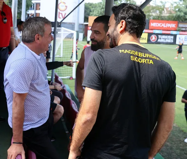 Galatasaray antrenmanını Hagi ve Popescu ziyaret etti!