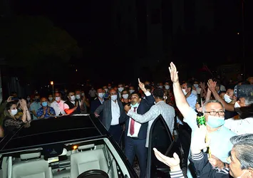 CHP'den büyük skandal! İzinsiz kutlamada 30 kişi koronaya yakalandı