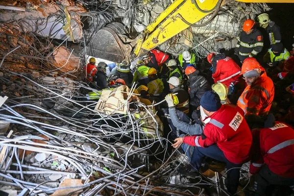 Son dakika | Başkan Erdoğan'dan deprem bölgesinde gönüllü çalışanlara teşekkür - 3
