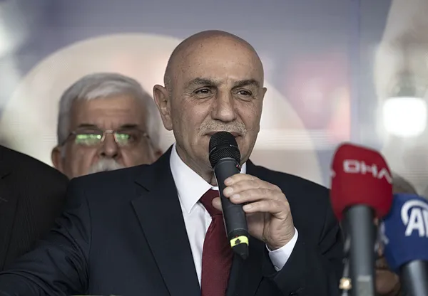 Turgut Altınok canlı yayında dev projelerini tek tek anlattı! Ankara’daki son anketler ne diyor?