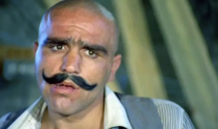 Kemal Sunal’ın başrol oynadığı Avanak Apti filminin oyuncusu Yadigar Ejder hayat hikayesiyle gözyaşlarına boğdu