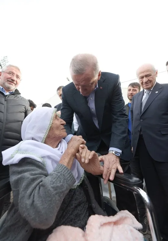 Başkan Recep Tayyip Erdoğan'a Afşin'deki depremzedelerden sevgi seli