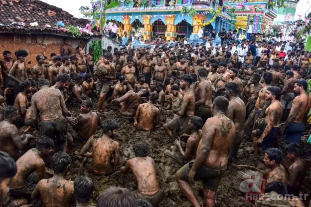 O festival pes dedirtti: Hindistan'da dışkı fırlatma savaşı! 7