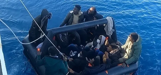 Yunanistan’ın geri ittiği 54 kaçak göçmen kurtarıldı