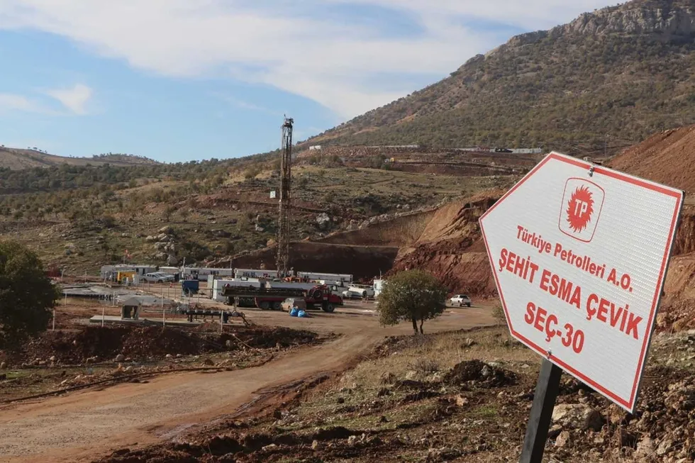 terorsuz-turkiyenin-simgesi-oldu-gabarda-gunluk-petrol-uretiminde-rekor-1786002226635.jpeg Terörsüz Türkiye'nin simgesi oldu! Gabar'da günlük petrol üretiminde rekor - 1