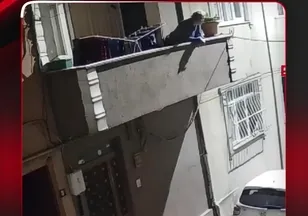 ÇIĞLIK ATARAK KURTULDU