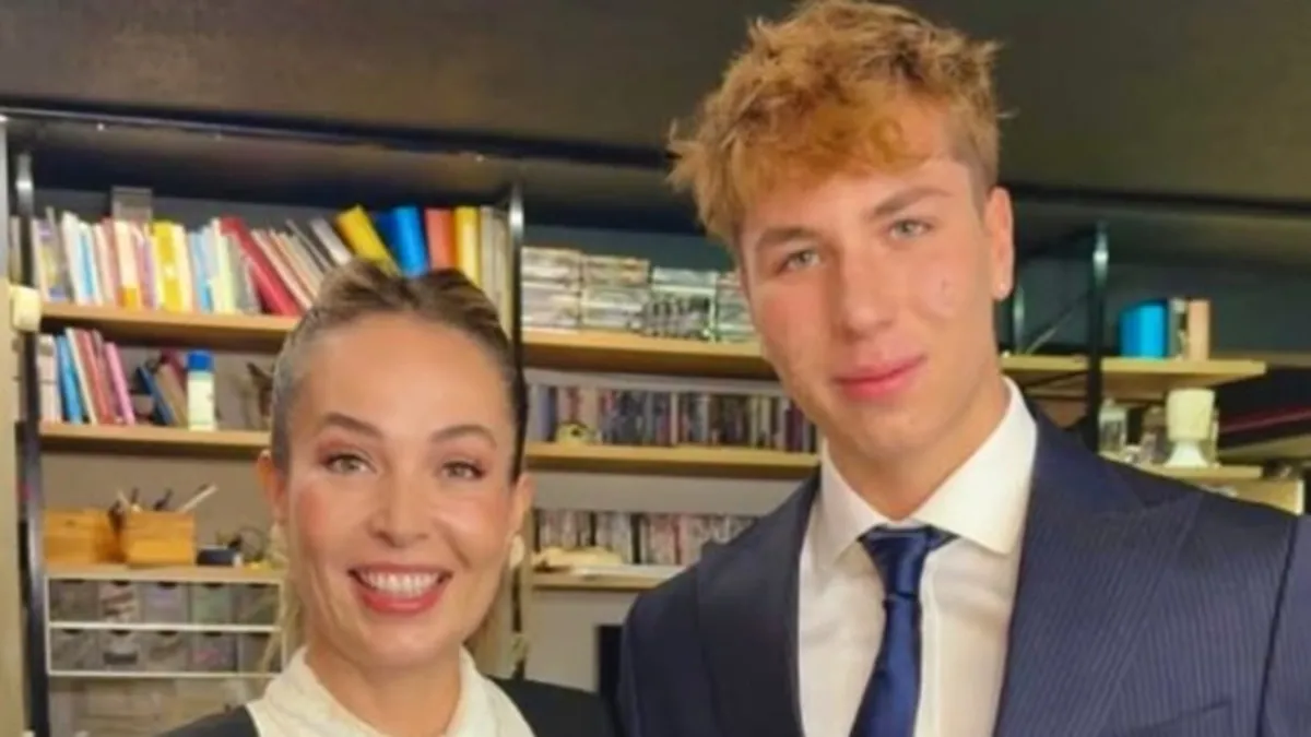 Barış Falay ile Esra Ronabar'dan duygusal kutlama: Mavi Rüzgar 17 oldu