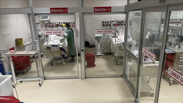 Yılbaşında kapanma var mı? 31 Aralık Cuma yılbaşında sokağa çıkma yasağı olacak mı? Kısıtlama açıklaması geldi mi?