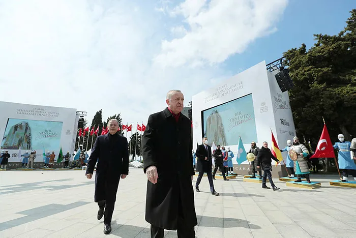 Son dakika: Çanakkale Deniz Zaferi'nin 107'nci yılı! Başkan Erdoğan'dan Şehitler Abidesi'ndeki törende önemli açıklamalar - 3