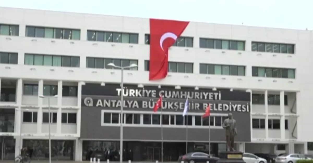 Antalya Büyükşehir Belediyesi'ne operasyon