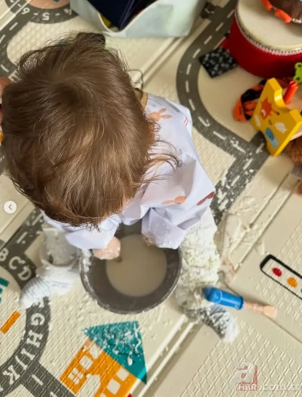 Neslihan Atagül'den Aziz'li kareler: Minik oğlu 1 yaşında 6