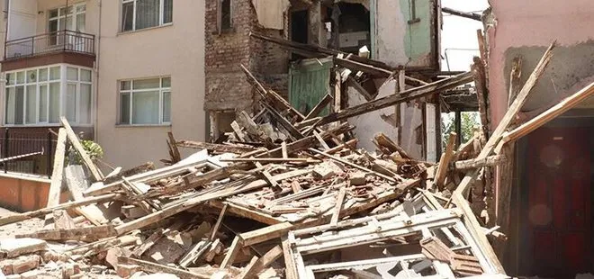 Zonguldak’ta 2 katlı metruk bina çöktü! Yol ulaşıma kapandı