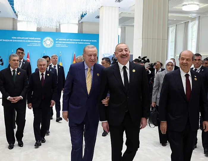 baskan-erdogan-azerbaycandaki-turk-devletleri-teskilati-12-zirvesinde-iste-masadaki-konular-1759837232299.jpeg Başkan Erdoğan ve Aliyev zirve sonrası sohbet etti (AA)