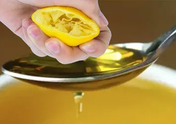 Resmen şifa deposuymuş! Zeytinyağı ve limon ikilisi bakın işe yarıyor...