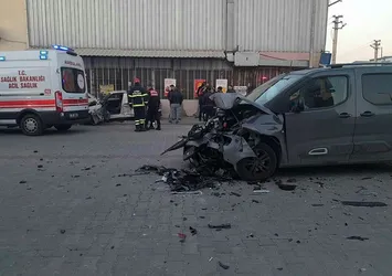 Denizli'de feci kaza: İşçi servisi devrildi!