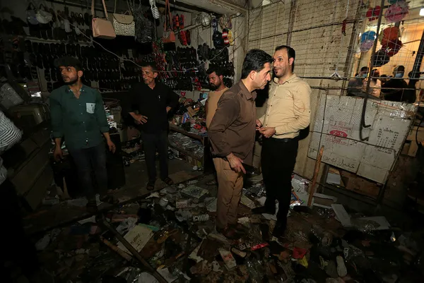 son-dakika-irakta-halk-pazarinda-buyuk-patlama-cok-sayida-kisi-hayatini-kaybetti-1626734831494.jpg Son dakika: Irak'ta halk pazarında büyük patlama! Çok sayıda kişi hayatını kaybetti - 4