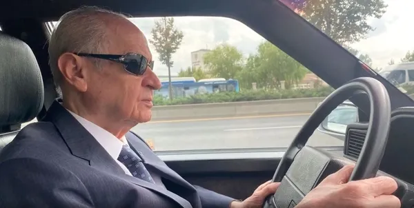 mhp-lideri-devlet-bahceli-klasik-otomobiliyle-ankara-turu-yapti-ferdi-tayfurun-sarkisiyla-keyifli-anlar-1663780810095.jpg MHP lideri Devlet Bahçeli klasik otomobiliyle Ankara turu yaptı! Ferdi Tayfur'un şarkısıyla keyifli anlar... - 2