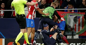 Atletico Madrid-Manchester City maçında gergin anlar! Saha karıştı! Ortaya ilginç görüntüler çıktı