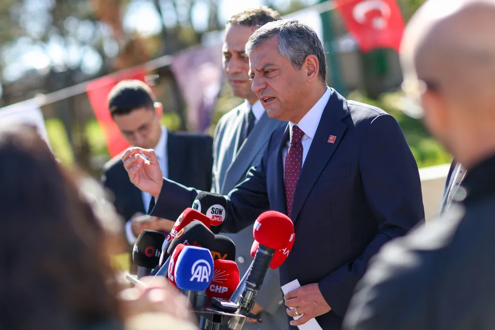 tekne-skandali-chpyi-sarsti-ozel-ve-agbabadan-basarira-sert-cikis-1777543527222.jpg CHP Genel Başkanı Özgür Özel (Foto: AA)