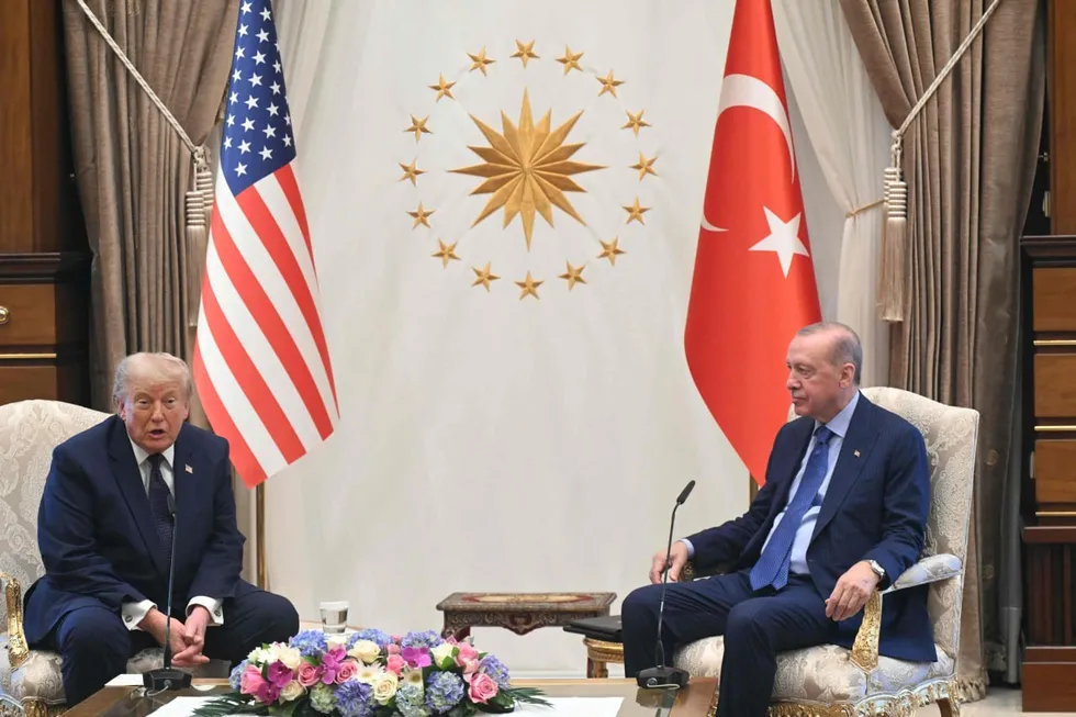 abd-baskani-donald-trump-ankarada-trumptan-turkiyeye-jest-caatsa-yaptirimlarini-kaldiriyoruz-1783430004174.png ABD Başkanı Ankara'da! Trump'tan Türkiye'ye jest: CAATSA yaptırımlarını kaldırıyoruz - 1