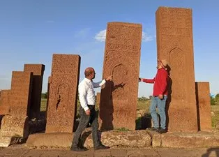 Dünyanın en büyük İslam mezarlığı yeniden kapılarını açtı