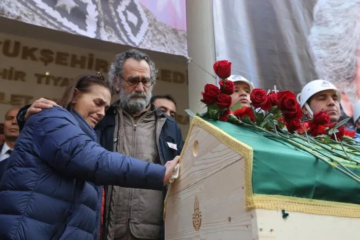 Usta oyuncu Aytaç Arman Adana'da son yolculuğunu uğurlandı