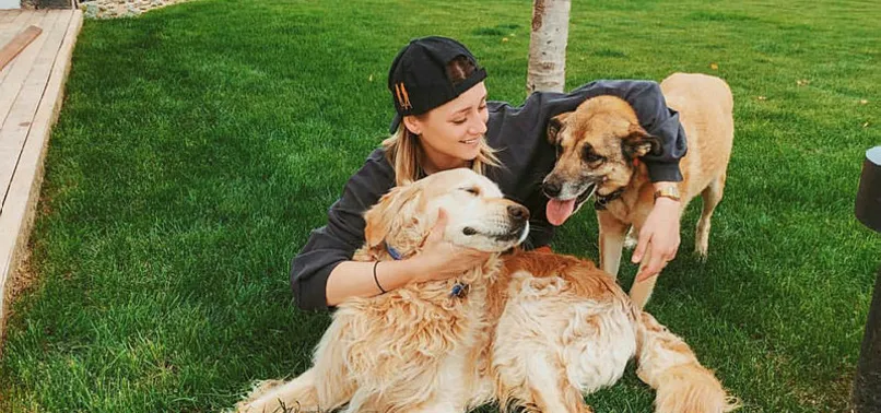 Oyuncu Gizem Karaca'dan alkışlık hareket! Ağaçtan düşen yavru için seferber oldu