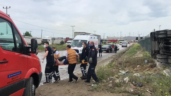 bursada-isci-servisi-devrildi-cok-sayida-yarali-var-1620106743072.jpg Bursa'da işçi servisi devrildi! Çok sayıda yaralı var - 3