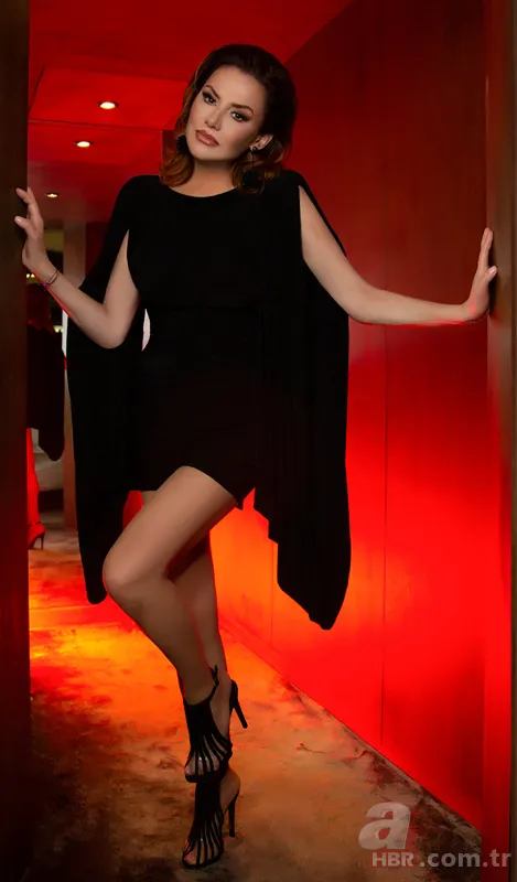 Deniz Seki oğluna veda ediyor! Sahnede kendini tutamadı gözyaşlarına boğuldu 1