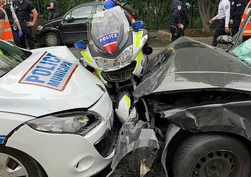 Son dakika: Fransa'da iki polise saldırı