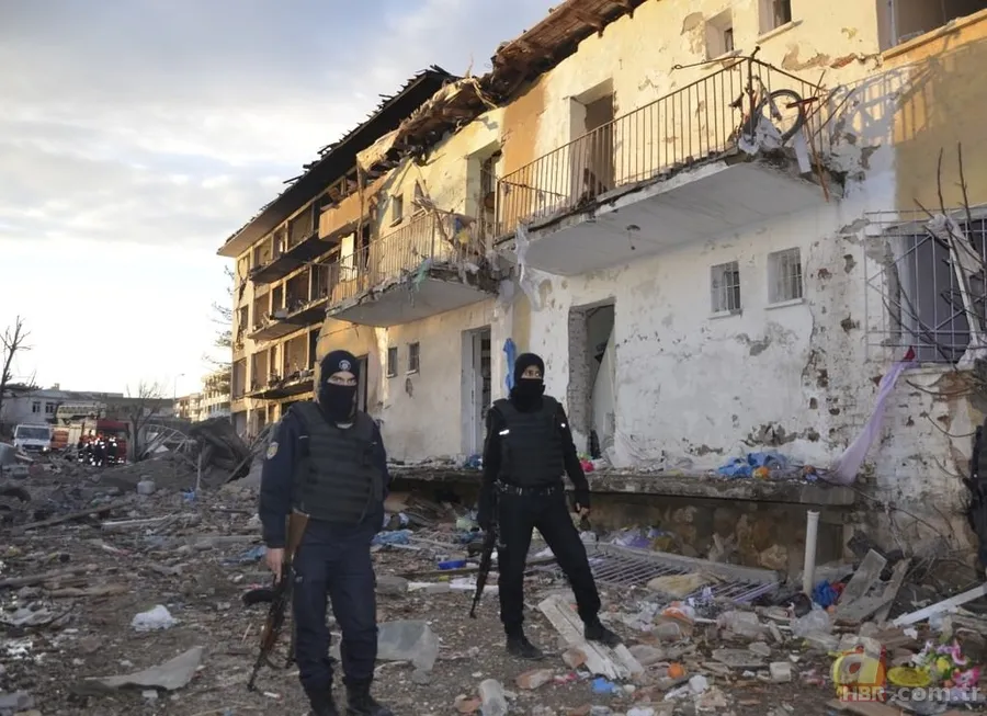 Diyarbakır'daki terör saldırısından ilk kareler 7