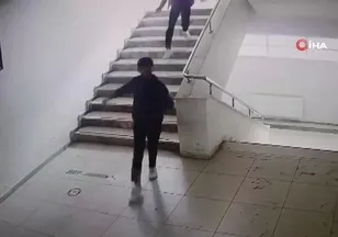 Malatya'da okuldaki deprem paniği kamerada