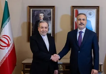 Bakan Fidan İranlı mevkidaşı Abbas Arakçi ile görüştü