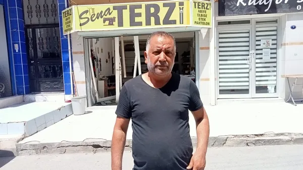 izmirde-direksiyon-kontrolunu-kaybeden-arac-dukkana-daldi-o-anlar-kamerada-1654088198090.jpg İzmir’de direksiyon kontrolünü kaybeden araç dükkana daldı! O anlar kamerada - 3