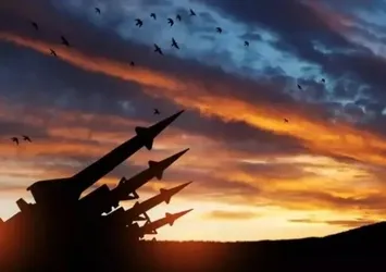 Orta Doğu'da savaş mı tiyatro mu? ABD üssü füzeyle vuruldu iddiası! İntikam yemini eden İran sessiz Hizbullah devrede