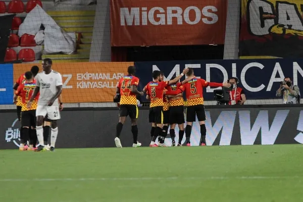 Süper Lig’de 2020-21 sezonunun şampiyon belli oldu! Galatasaray Beşiktaş Fenerbahçe...