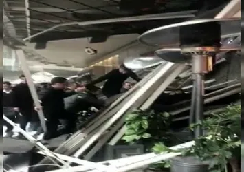 İstanbul'da AVM'de kafenin çatışı çöktü