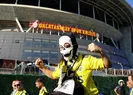 Fenerbahçeli taraftarlar Galatasaray stadyumuna geldi |Video