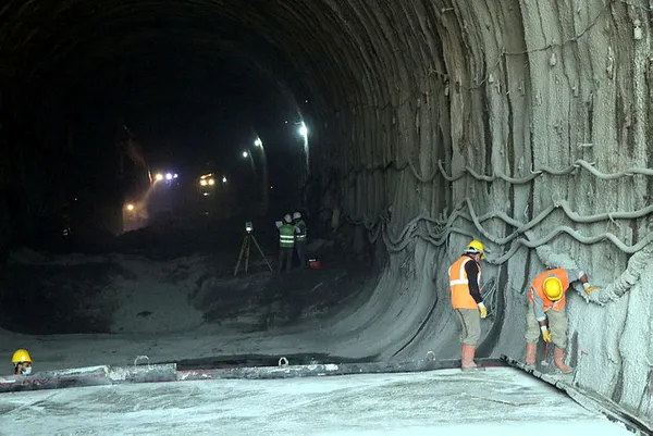 Ulaştırma Bakanı Adil Karaismailoğlu: Mühendislik açısından dünyanın gıptayla baktığı projeleri yapıyoruz