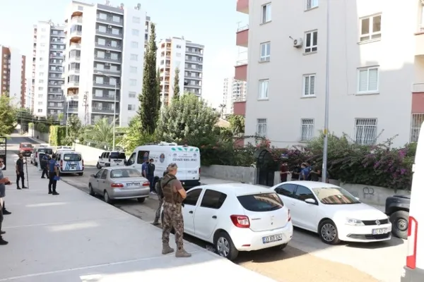 1601668568823.jpg Mersin'de kadın cinayeti: 9.kattaki evi basıp silahı görünce kaçmaya çalışan kadını vahşice katletti - 1