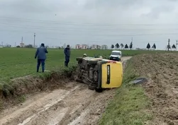 Kontrolden çıkan PTT aracı devrildi!