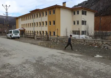Son dakika: Tokat'ta 30 öğretmen karantinaya alındı! Eğitime 10 gün ara verildi