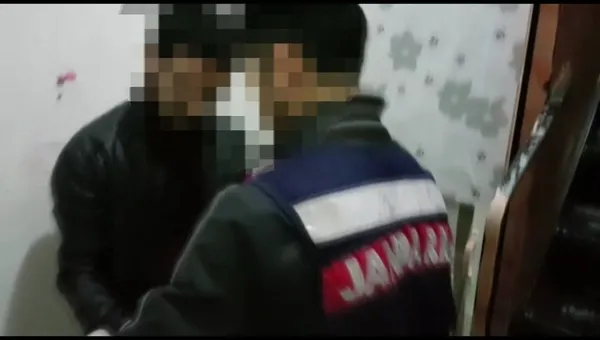 Jandarmadan sahte evrak çetesine operasyon! MİT’e ait sahte kimlik kartları basmışlar!