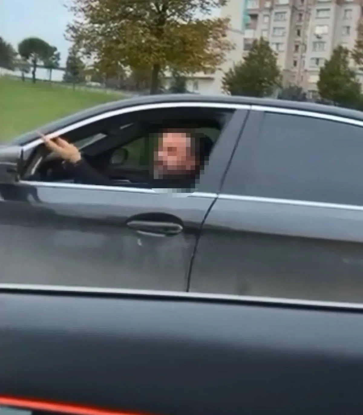 Büyükçekmece'de tartıştığı sürücünün otomobiline çarparak olay yerinden kaçtı