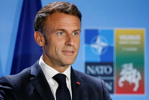 Fransa’da yüksek tansiyon! Macron’a kesik parmak şoku