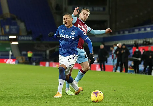 Everton'ın 4 maçlık galibiyet serisini West Ham United bitirdi - 4