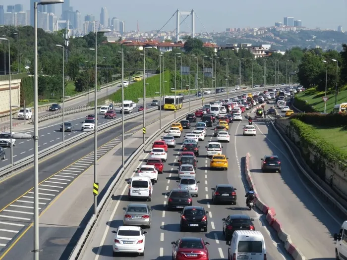 Son dakika: İstanbul'da kısıtlamasız cumartesi trafikle başladı - 3